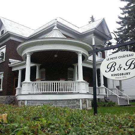 Le Petit Chateau Montebello B&B Bagian luar foto