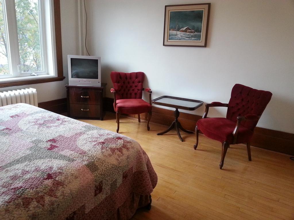 Le Petit Chateau Montebello B&B Ruang foto