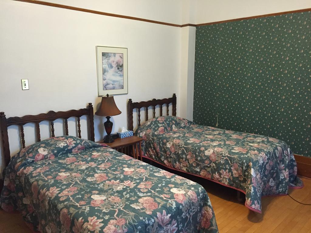 Le Petit Chateau Montebello B&B Ruang foto