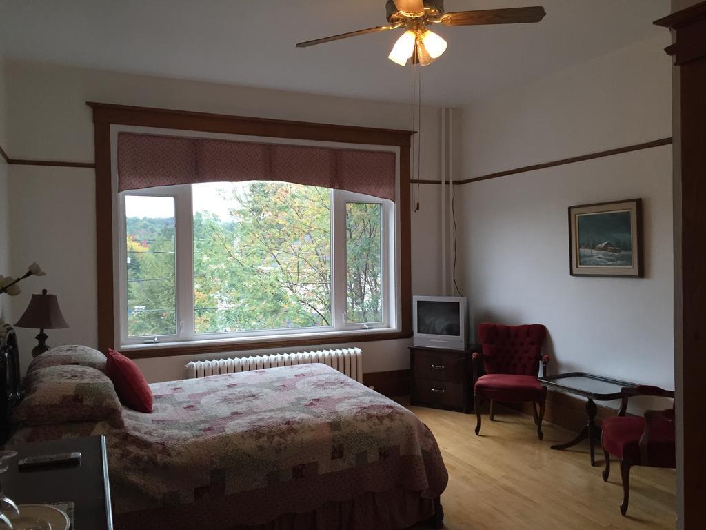 Le Petit Chateau Montebello B&B Ruang foto
