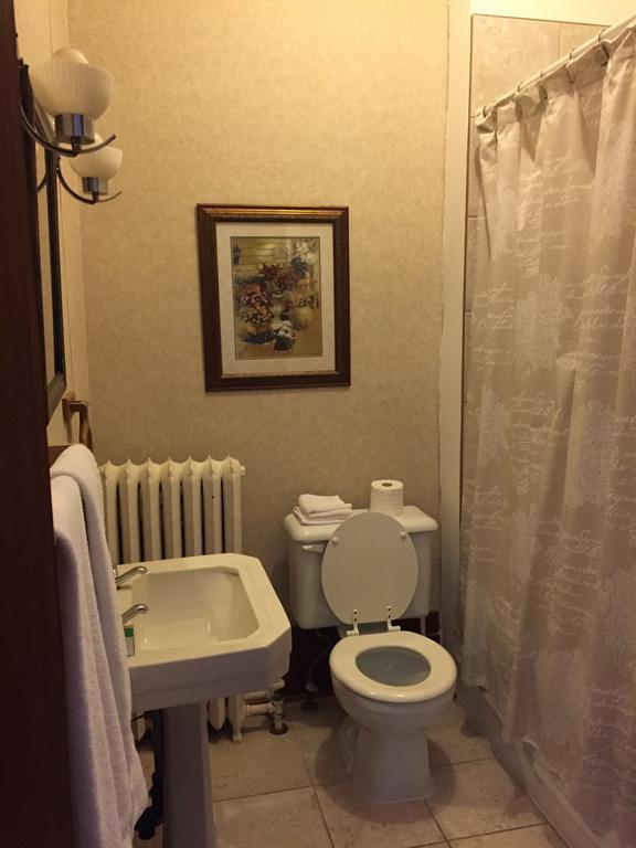 Le Petit Chateau Montebello B&B Ruang foto