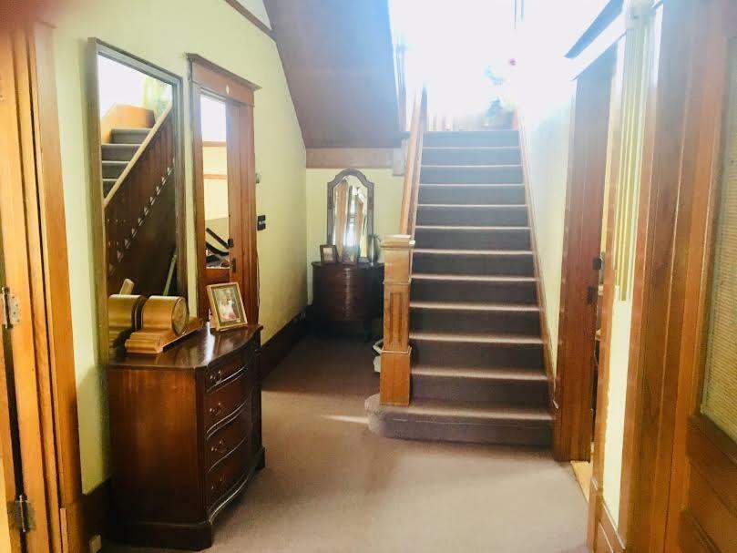 Le Petit Chateau Montebello B&B Bagian luar foto